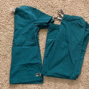 Landau Scrub Set